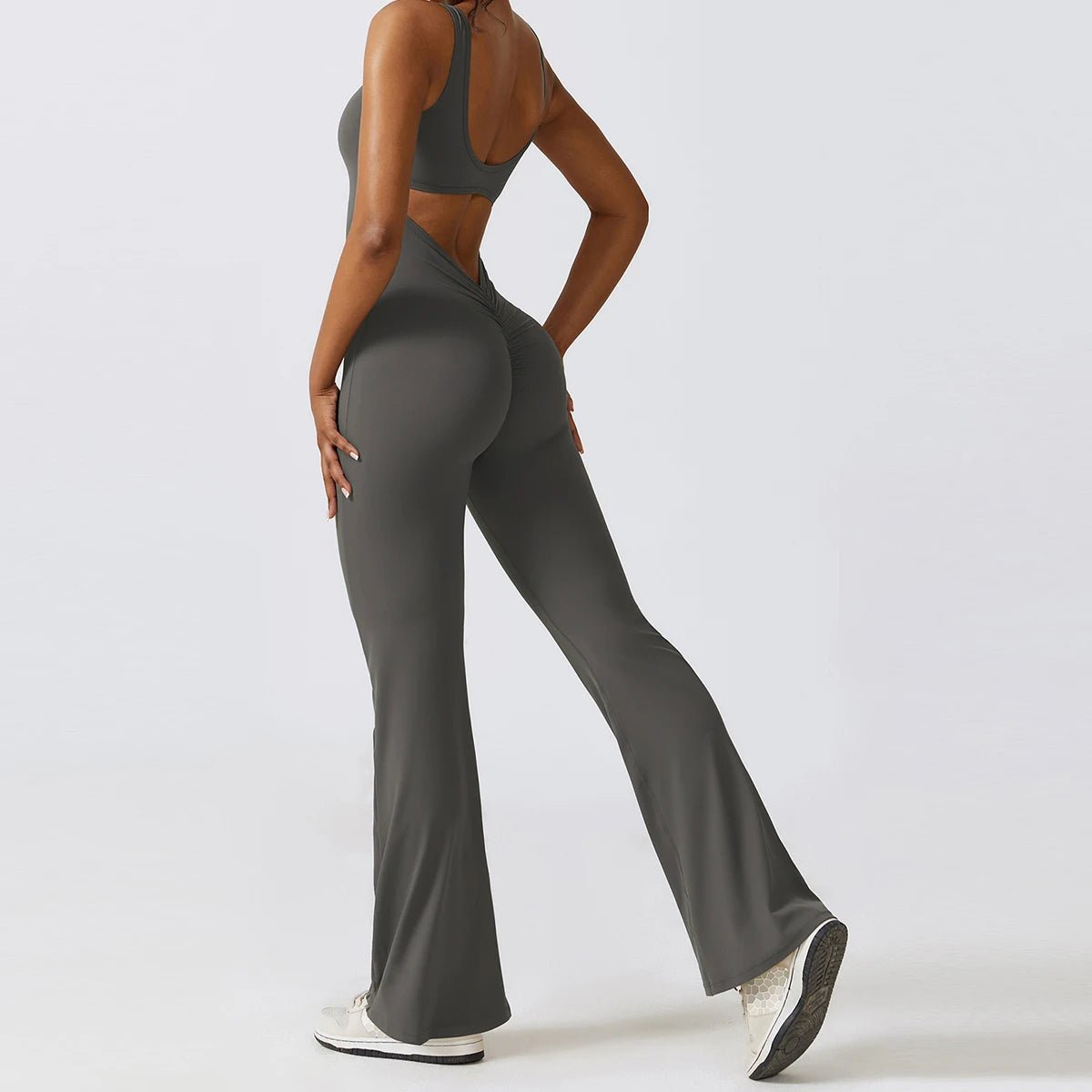 V - Back Jumpsuit™ – Sexy & Komfortabel beim Workout - LeveFit